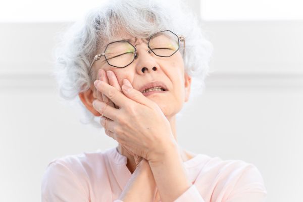 What An Emergency Dentist Can Do To Help Treat Tooth Pain